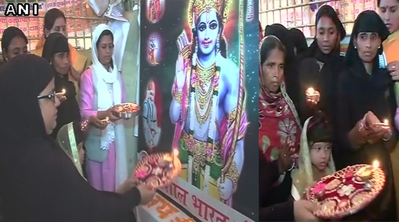 রামের সামনে দীপ জ্বালিয়ে দিওয়ালি পালন মুসলিম মহিলাদের
