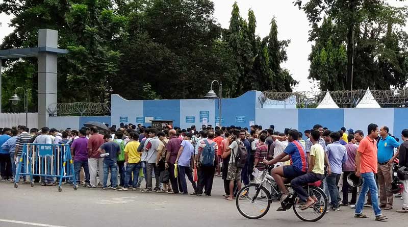 টিকিট কই! যুবভারতীতে ইতিহাসের সাক্ষী থাকতে মুখিয়ে গোটা বাংলা