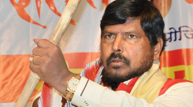 দেশির বদলে বিদেশি মদ চাইলে সেনায় যোগ দিন, নিদান কেন্দ্রীয় মন্ত্রীর
