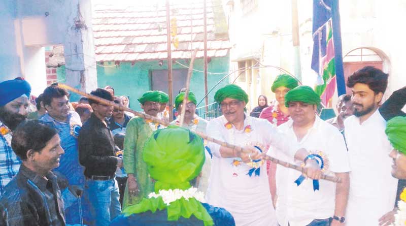 দুর্গার বিসর্জনকে পথ ছেড়ে দিতে পিছোল মহরম