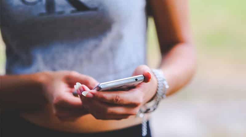 Stay safe while online from smartphone, these tips can help you