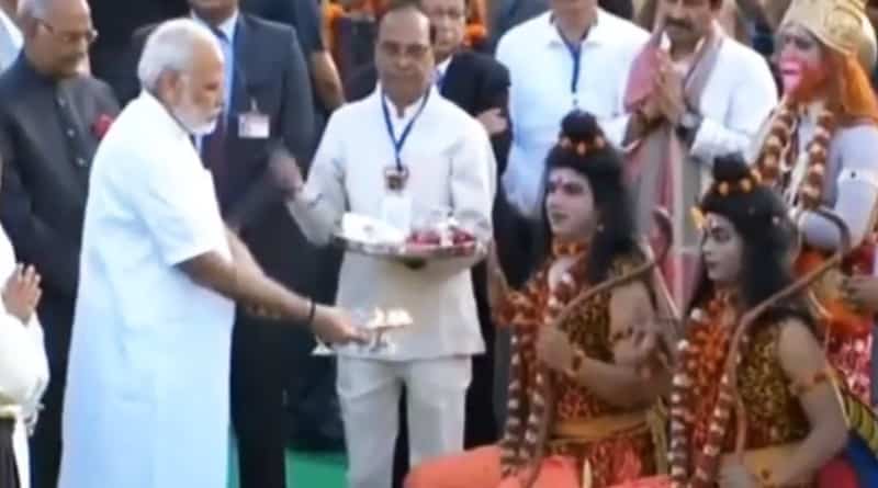 রামলীলা ময়দানে মোদির এই কাজে প্রশংসায় পঞ্চমুখ দেশবাসী