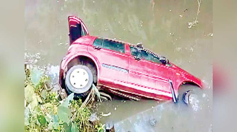 ঘুটিয়ারি শরিফে নয়ানজুলিতে পড়ল গাড়ি, মৃত ২