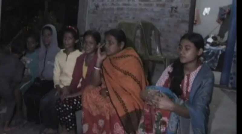 সন্ধে নামলেই বাড়িতে ধেয়ে আসছে ঢিল, আতঙ্কে সিঁটিয়ে গ্রামবাসীরা