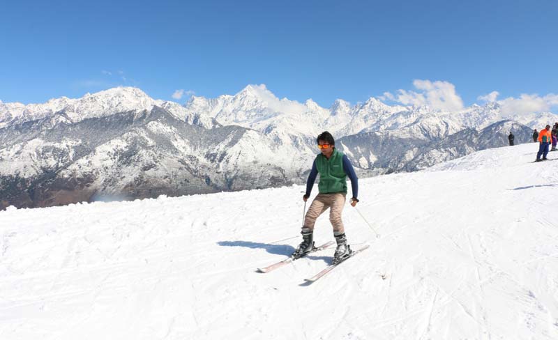 Snow-Skiing-In-Munsyari