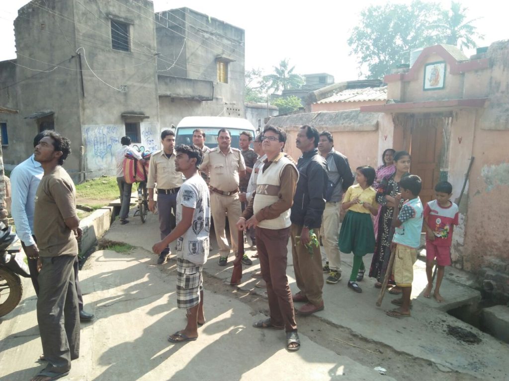 asansol ke bandar ko bandaftar ke log bhagaya (1)