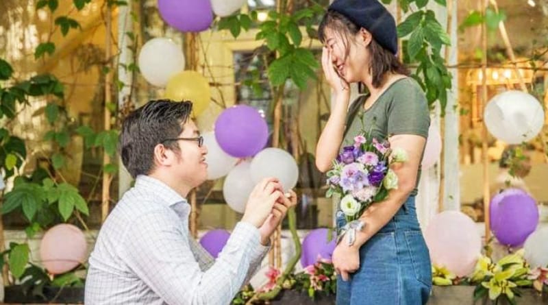 Boyfriend bought 25 iPhone X units to propose to his girlfriend