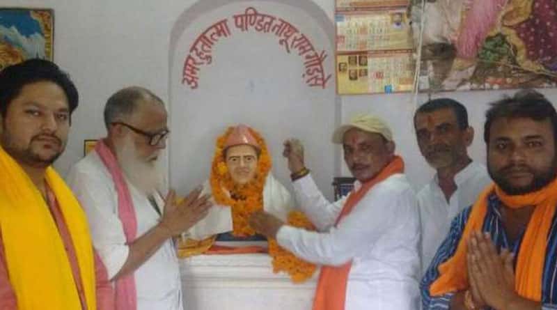 Hindu Mahasabha installs Nathuram Godse bust in Gwalior office