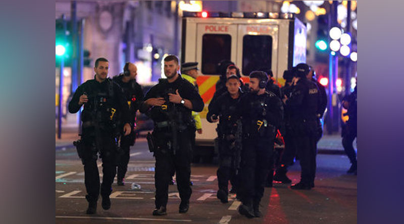 16 hurt fleeing false terror alert in London's Oxford Street shopping