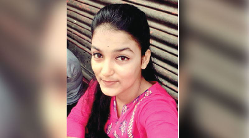 দীর্ঘদিনের সম্পর্কে ভাঙন, ওড়নার ফাঁস দিয়ে আত্মঘাতী ছাত্রী