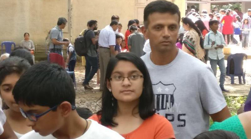 আম আদমির মতোই লাইনে দাঁড়িয়ে রাহুল দ্রাবিড়, কুর্নিশ নেটদুনিয়ার