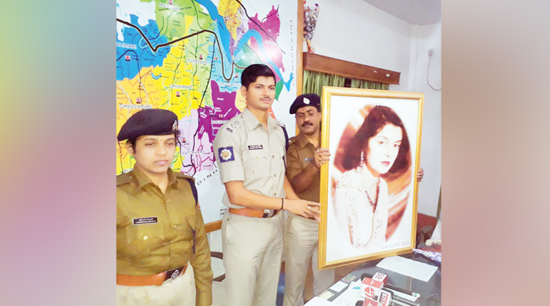 ২৪ ঘণ্টার মধ্যেই উদ্ধার রাজবাড়ি থেকে চুরি যাওয়া রাজকন্যার ছবি