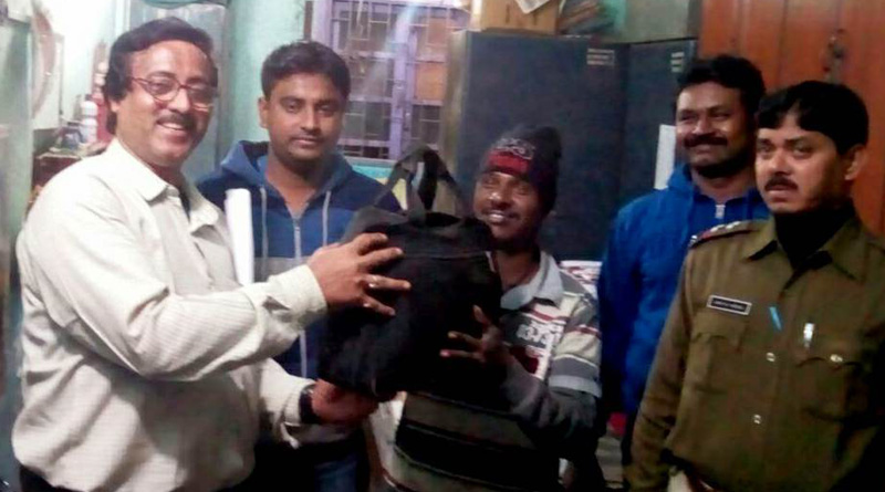 সততাই মূলধন, ২ লক্ষ টাকা পেয়েও ফেরালেন রিকশচালক