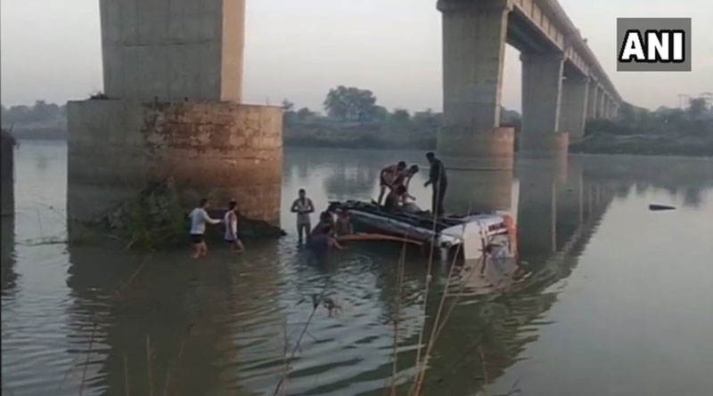 রাজস্থানে নদীতে পড়ল বাস, মৃত অন্তত ২৬