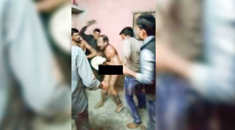 দুই নাবালিকাকে পর্ন ভিডিও দেখানোয় যুবককে নগ্ন করে পেটাল জনতা