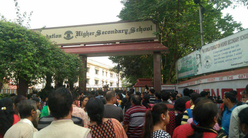 চাপের মুখে নতিস্বীকার, সাসপেন্ড এম পি বিড়লা স্কুলের অভিযুক্ত কর্মী