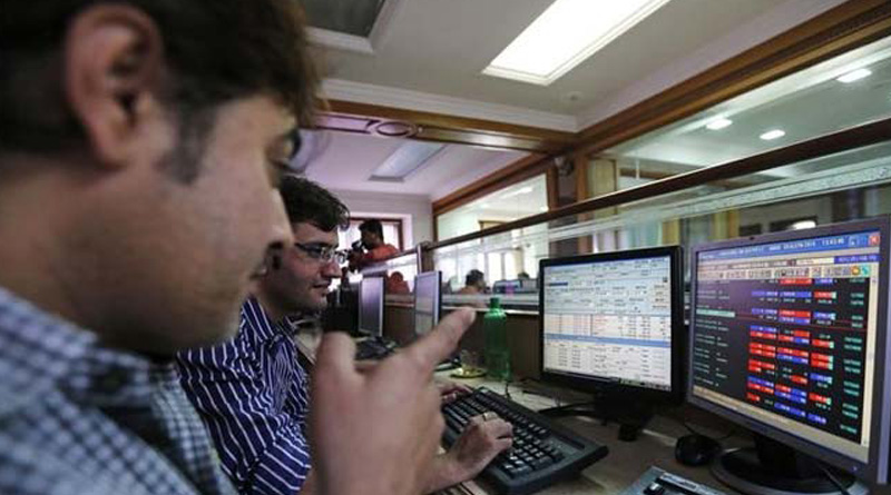 Share Market Update: Sensex closes 382 points down
