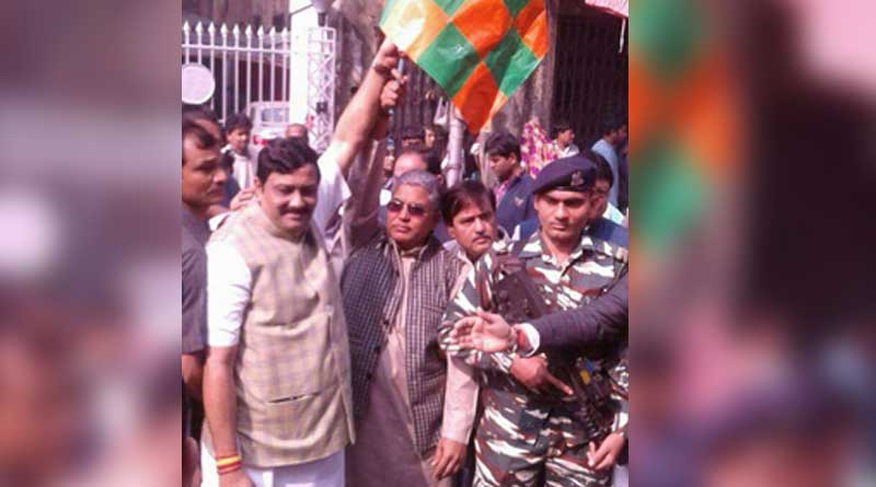 বাইক মিছিলে ফের উত্তেজনা শহরে, মুরারিপুকুরে তৃণমূল-বিজেপি হাতাহাতি