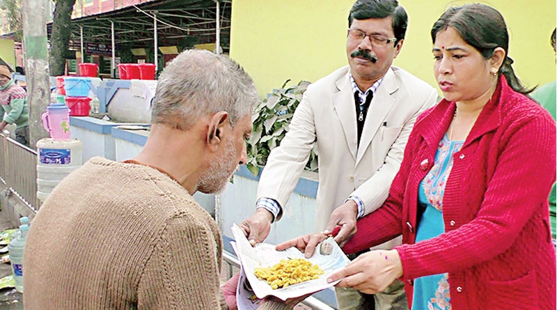 হাসপাতালে রোগীর আত্মীয়দের ভূরিভোজ, অন্যরকম বিবাহবার্ষিকী পালন