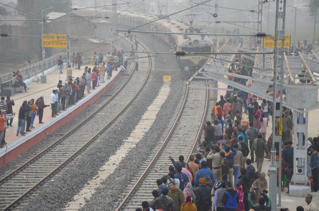 KATWA TRAIN CHAOS (1)