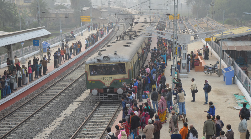 Diplorable service! Commuters stage prtest on Burdwan-Katwa train route