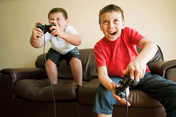Kids-playing-a-video-game