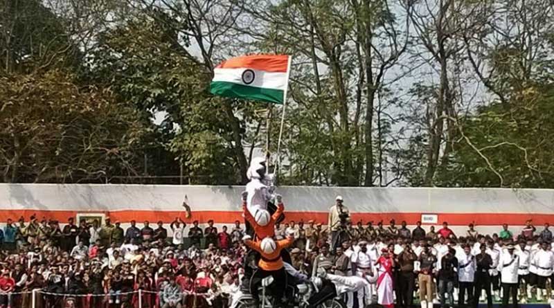 সাধারণতন্ত্রের উৎসবে সাজছে শহর, যুদ্ধজাহাজের পাশে তৈরি ঐতিহ্যের ট্রামও
