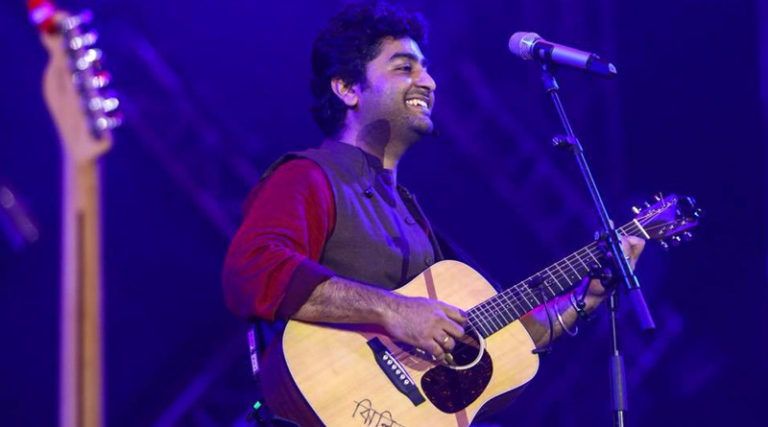 অনুষ্ঠান চলাকালীন অশ্রাব্য ভাষায় গালাগাল দিলেন গায়ক অরিজিৎ সিং