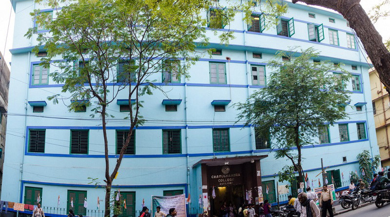 শিক্ষামন্ত্রীর নির্দেশে কাটল অচলাবস্থা, খুলল চারুচন্দ্র কলেজ