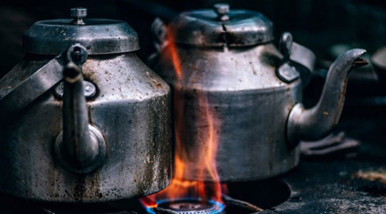 রান্নাঘরে গ্যাস স্টোভ আছে? বিপদ ঘাড়ে নিঃশ্বাস ফেলছে জানেন কি?