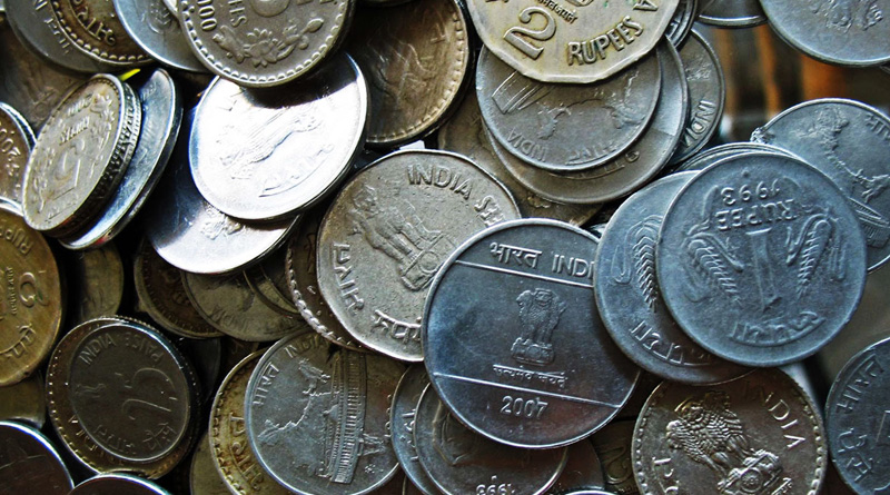 Man gives Rs 25 thousand in coin to get nomination paper