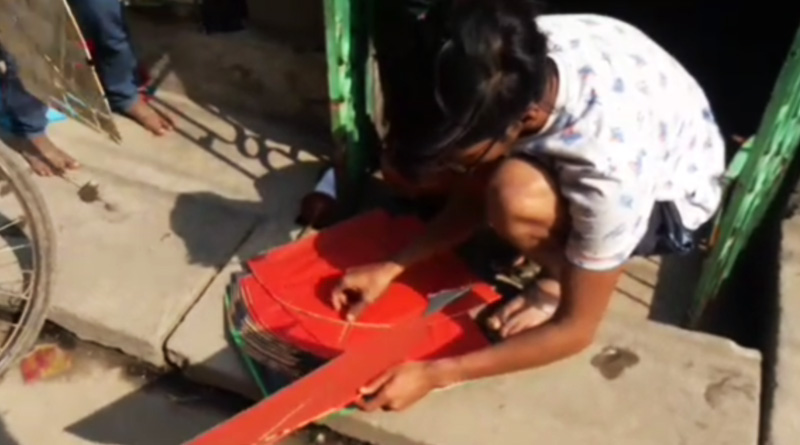 রাত পোহালেই সরস্বতী পুজো, জমে উঠেছে ঘুড়ির বাজার