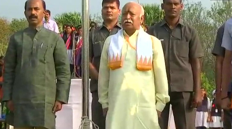 নিষেধাজ্ঞা উড়িয়ে জাতীয় পতাকা উত্তোলন ভাগবতের