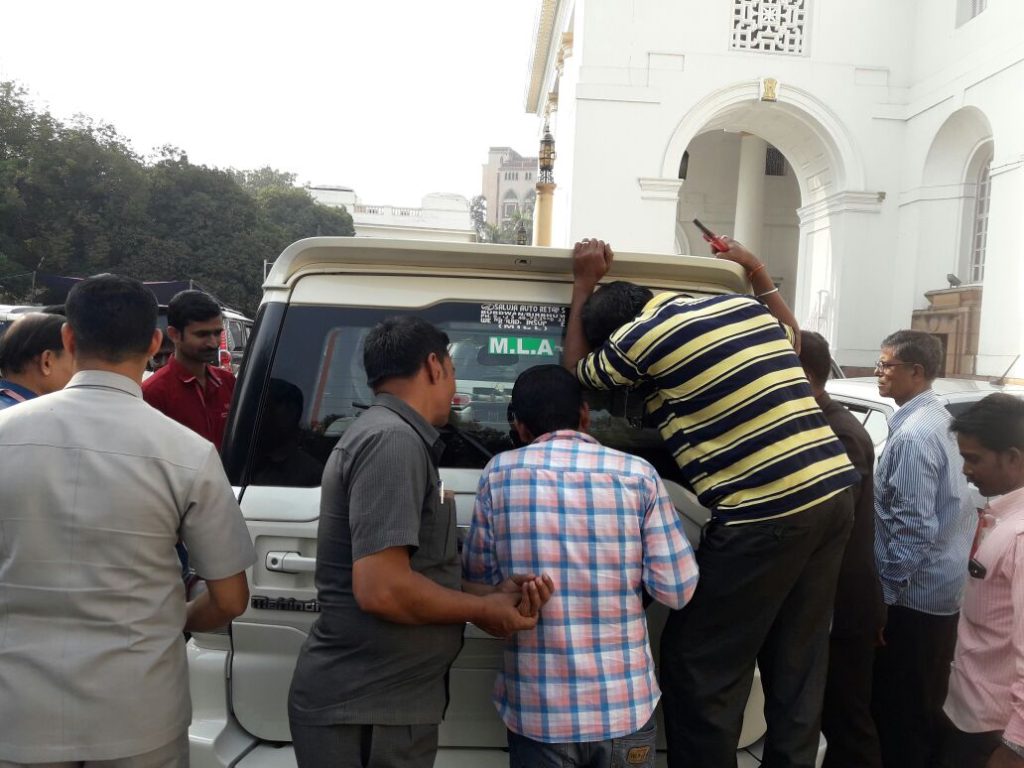 বিধায়কের গাড়ি.jpg 2