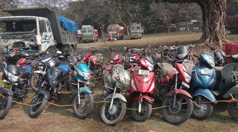 মাত্র ২০ হাজারেই নতুন মডেলের বাইক বিক্রি!  বেআইনি কাজে পুলিশের জালে শোরুম ম্যানেজার