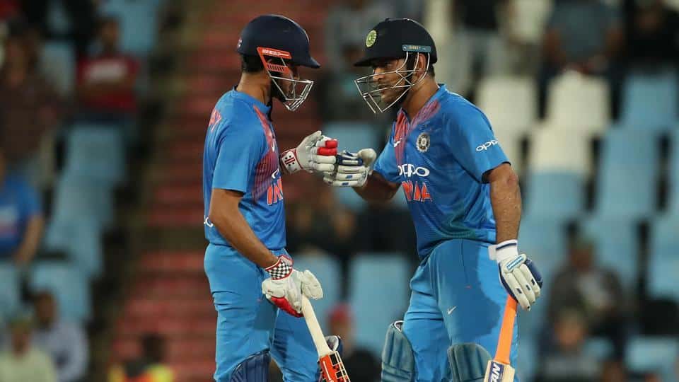 DHONI AND MANISH PANDEY.jpg 2