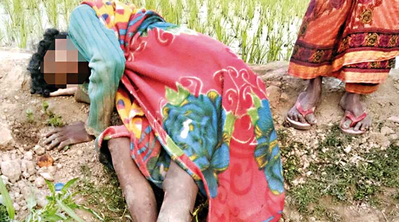কুশমণ্ডি গণধর্ষণ কাণ্ডে তির-ধনুক নিয়ে পথে আদিবাসীরা