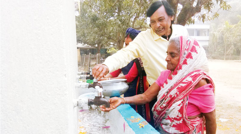 ‘শিক্ষারত্ন’ পুরস্কারের অর্থে স্কুলে বিশুদ্ধ জলের ব্যবস্থা শিক্ষকের