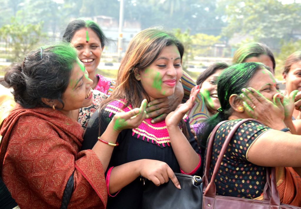 উলুবেড়িয়ায় মহিলা তৃণমূলকর্মীদের উল্লাস