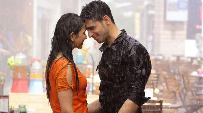 সরকারি বাসে চলল ‘আইয়ারি’ ছবির পাইরেটেড কপি, হতবাক পরিচালক