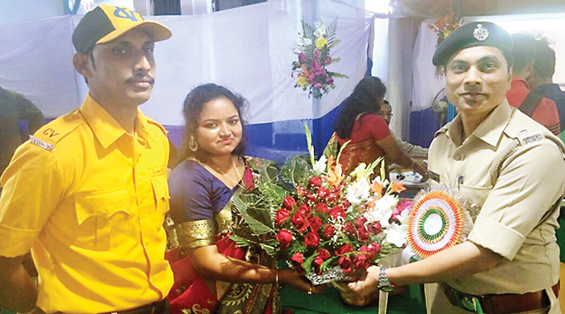 পুলিশ দাদাদের সাহায্যেই বিয়ের পিঁড়িতে দুই সিভিক ভলানটিয়ার