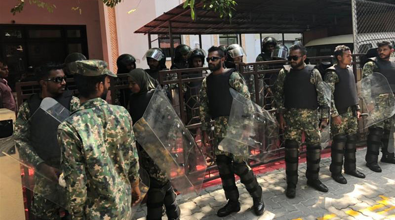 Maldives army seals off parliament, arrests MPs