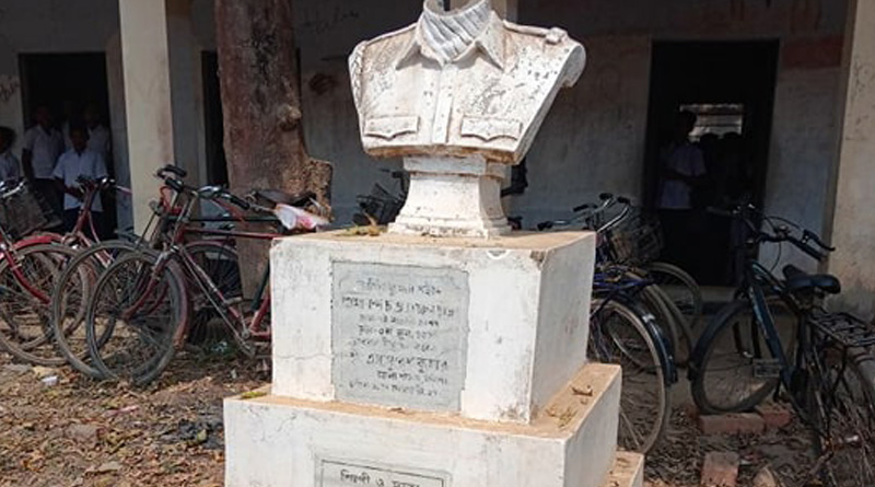 স্কুলে কারগিল শহিদের মূর্তি ভেঙে চুরমার, তালা ঝুলিয়ে বিক্ষোভ