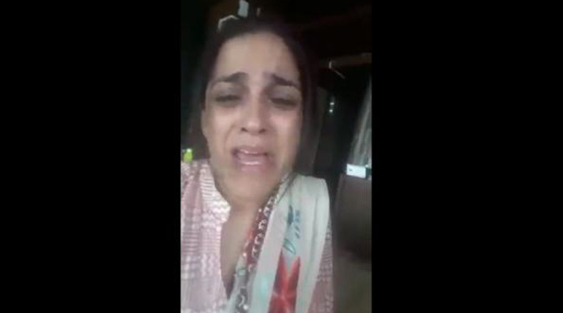 আমাকে ও মেয়েকে বাঁচান, স্বামীর অত্যাচার থেকে বাঁচতে আর্তি গৃহবধূর