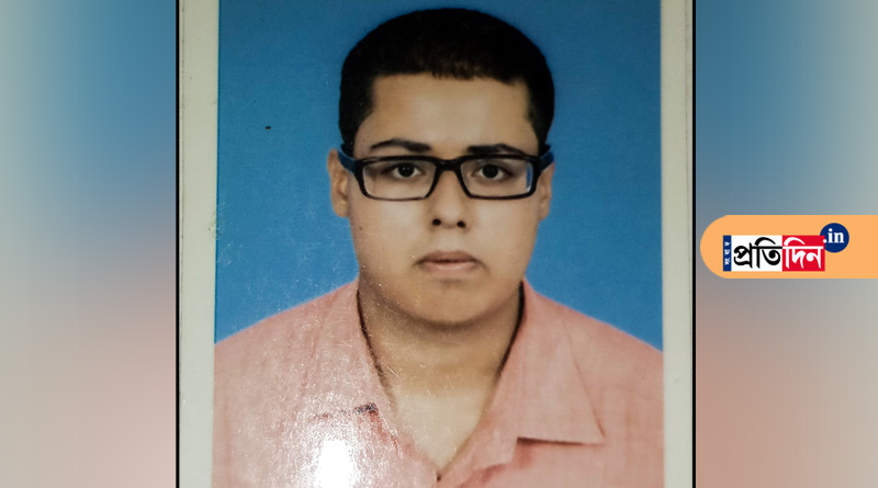 জটিল রোগে ভুগছে ছেলে, সাহায্যের আশায় সাইকেলে জেলা চষছেন বাবা