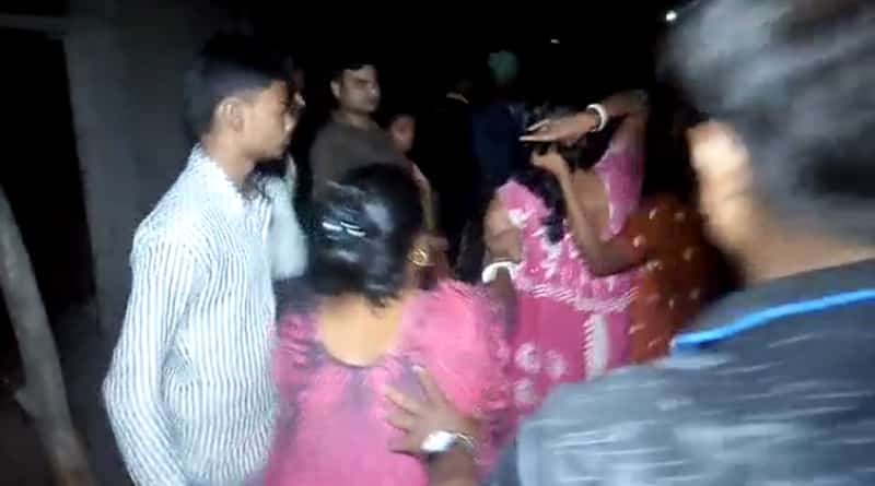 মহিলার সঙ্গে আপত্তিকর অবস্থায় ধৃত তৃণমূল নেতা, অনুগামীদের সঙ্গে স্থানীয়দের সংঘর্ষ