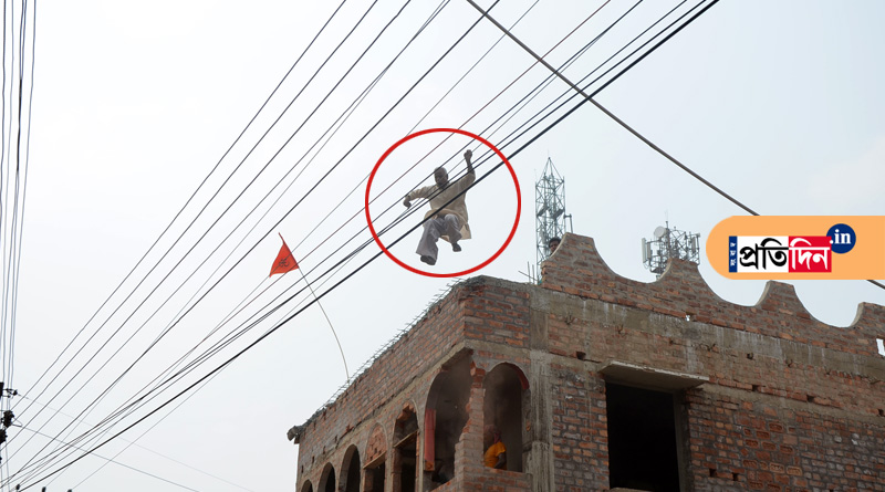 ঝাঁপ দিচ্ছেন গৃহকর্তা