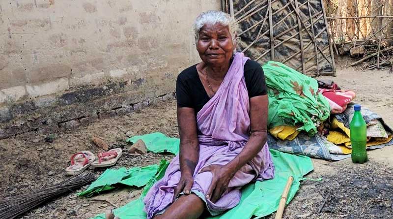 তাড়িয়ে দিয়েছে ছেলে, রাস্তায় ঠাঁই বৃদ্ধার