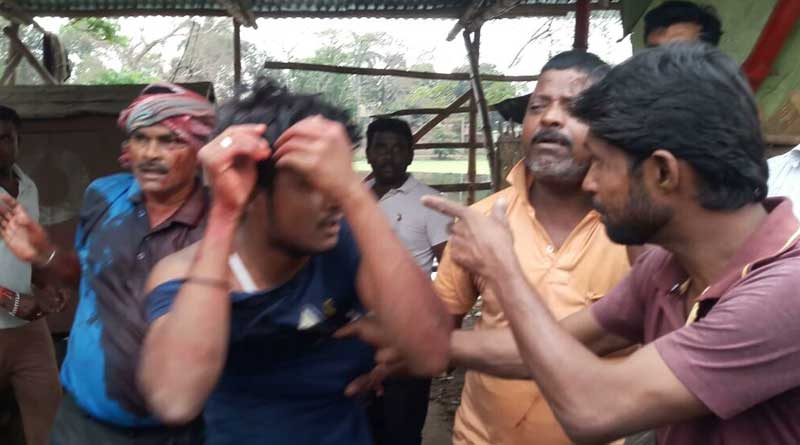 Asansol: Two passenger clash with each other in a running bus