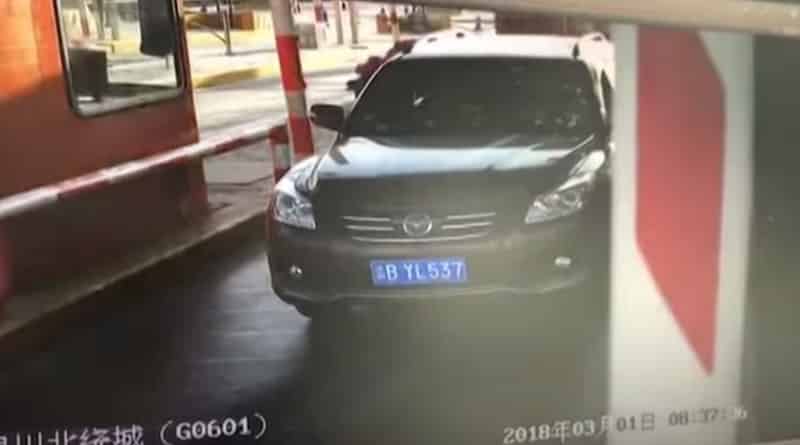 China: Scary footage of an out-of-control truck slamming into a car at a toll booth